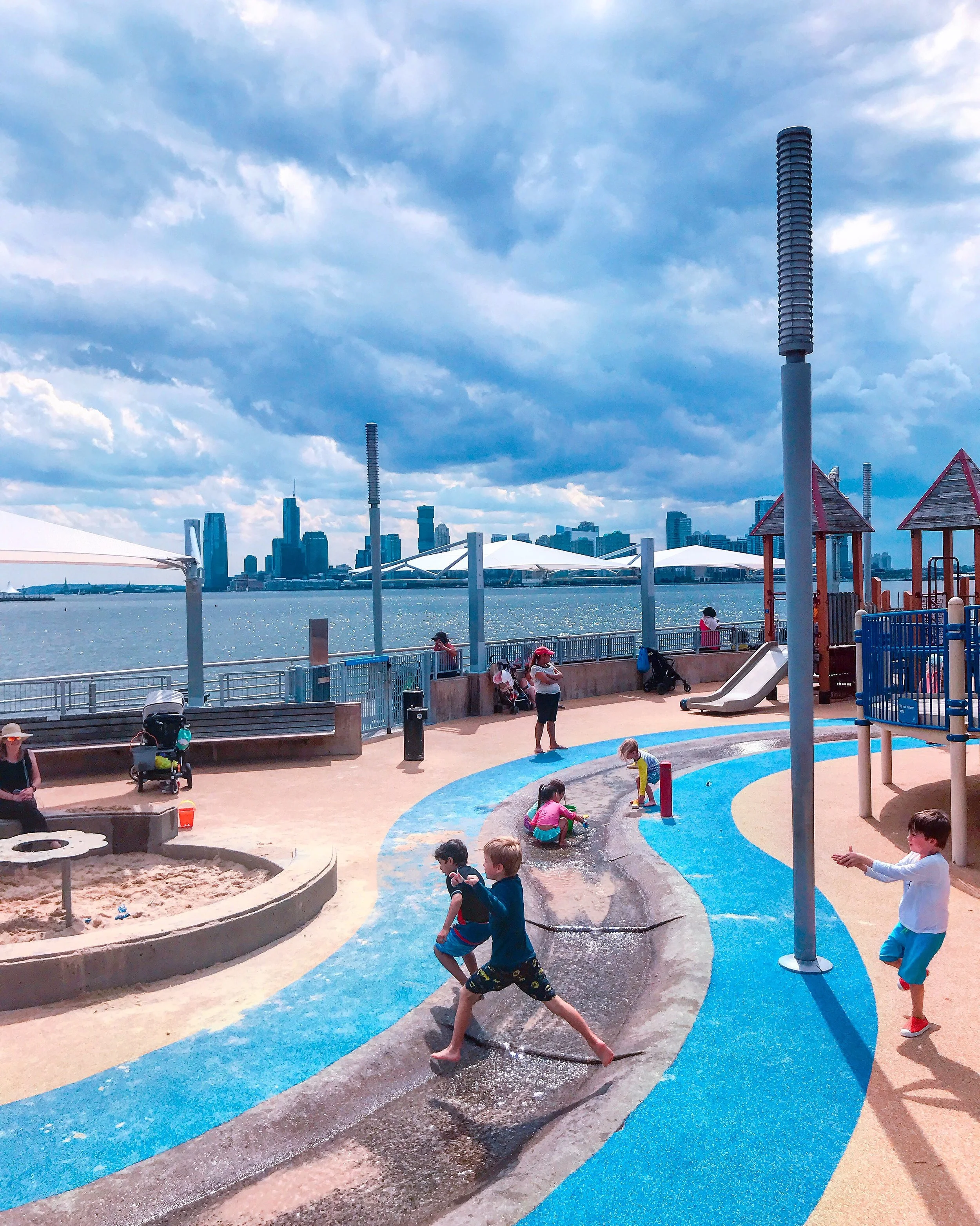 The best Water Park for Kid's In New York City Pier51 - 自由の女神も見える！絶景　子供専用公園