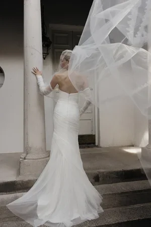 How Do I Choose a Veil That Suits My Wedding Dress?