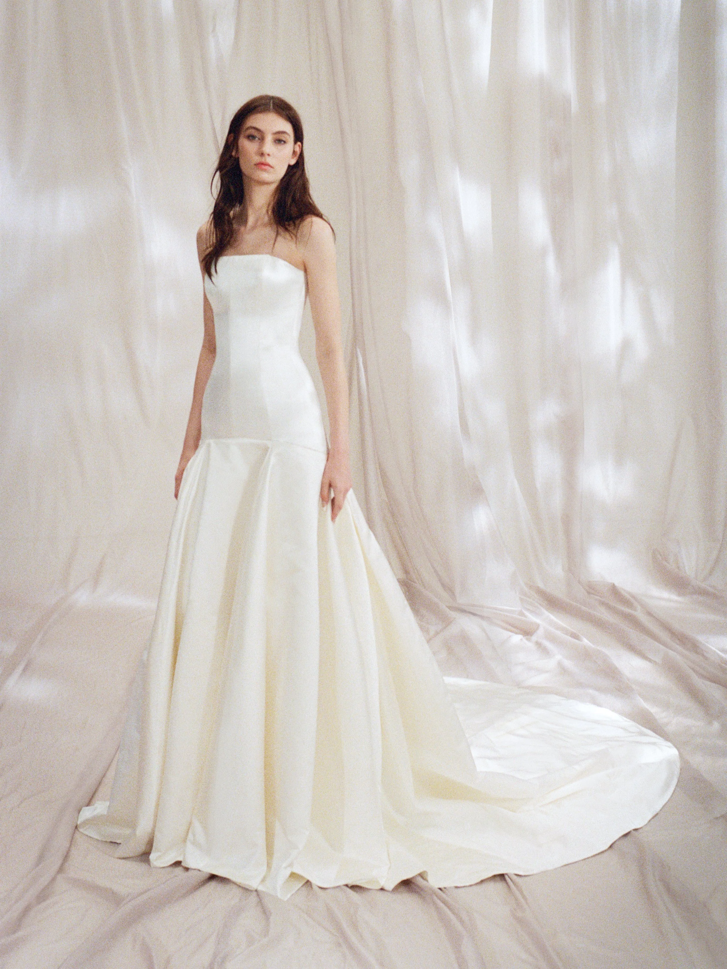 BRIDE SS27 FILM FINAL_B0091BSS27_ISOLDE_1.jpg