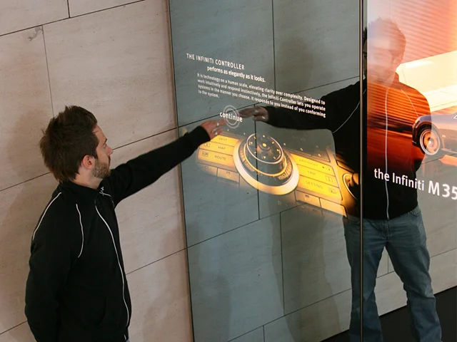 nikolaicornell_infiniti_interactivemirrors_06.jpg