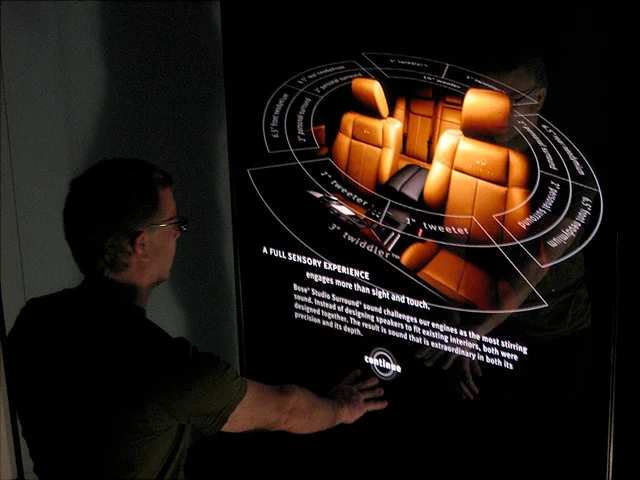 nikolaicornell_infiniti_interactivemirrors_09.jpg