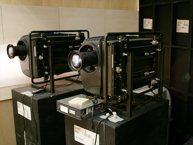 nikolaicornell_infiniti_interactivemirrors_11.jpg