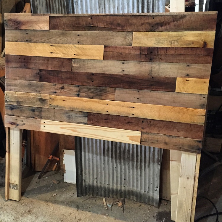 Pallet Wood Headboard Diy Revival, How To Make A Queen Bed Frame Out Of Pallets
