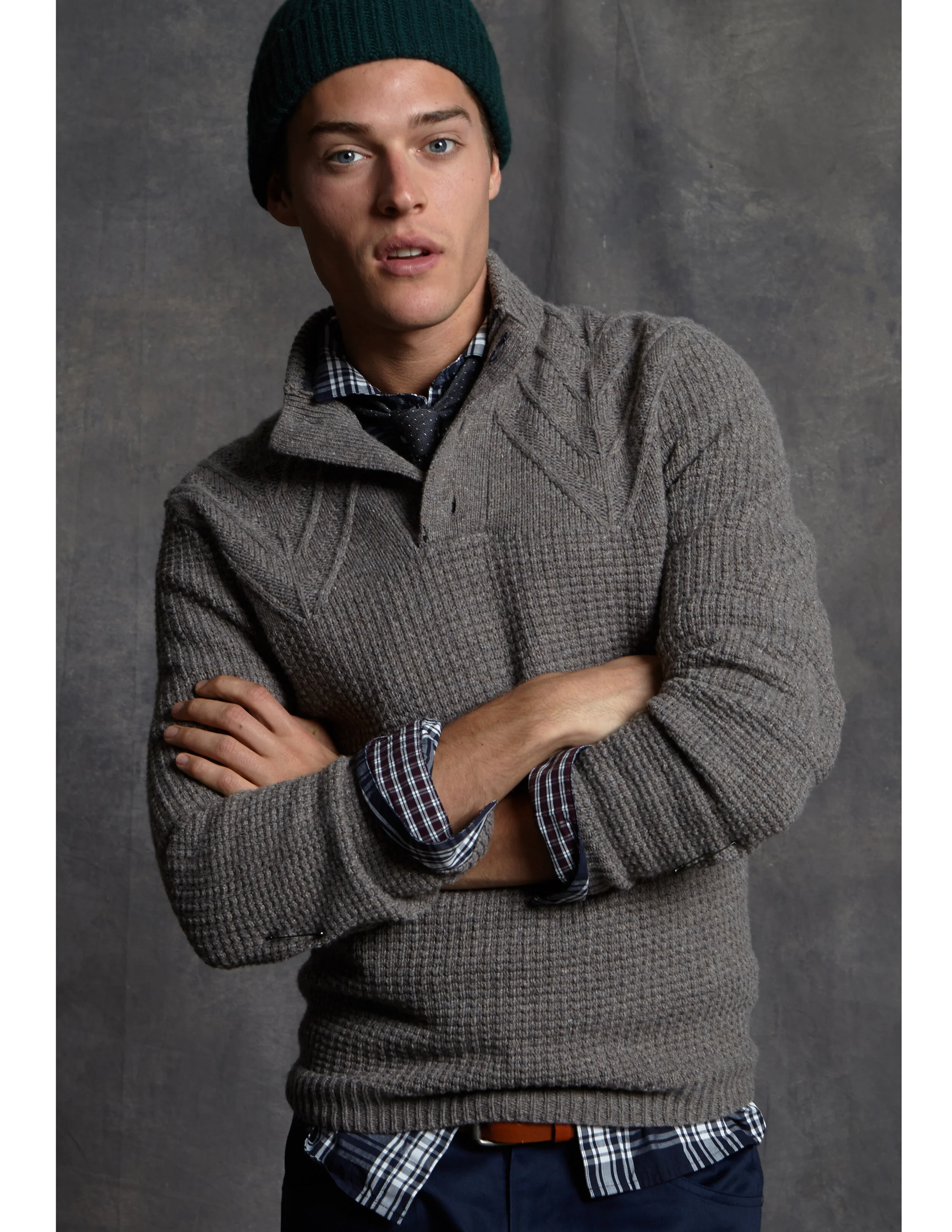 BAR 3 SPORTSWEAR SPREADS3.jpg