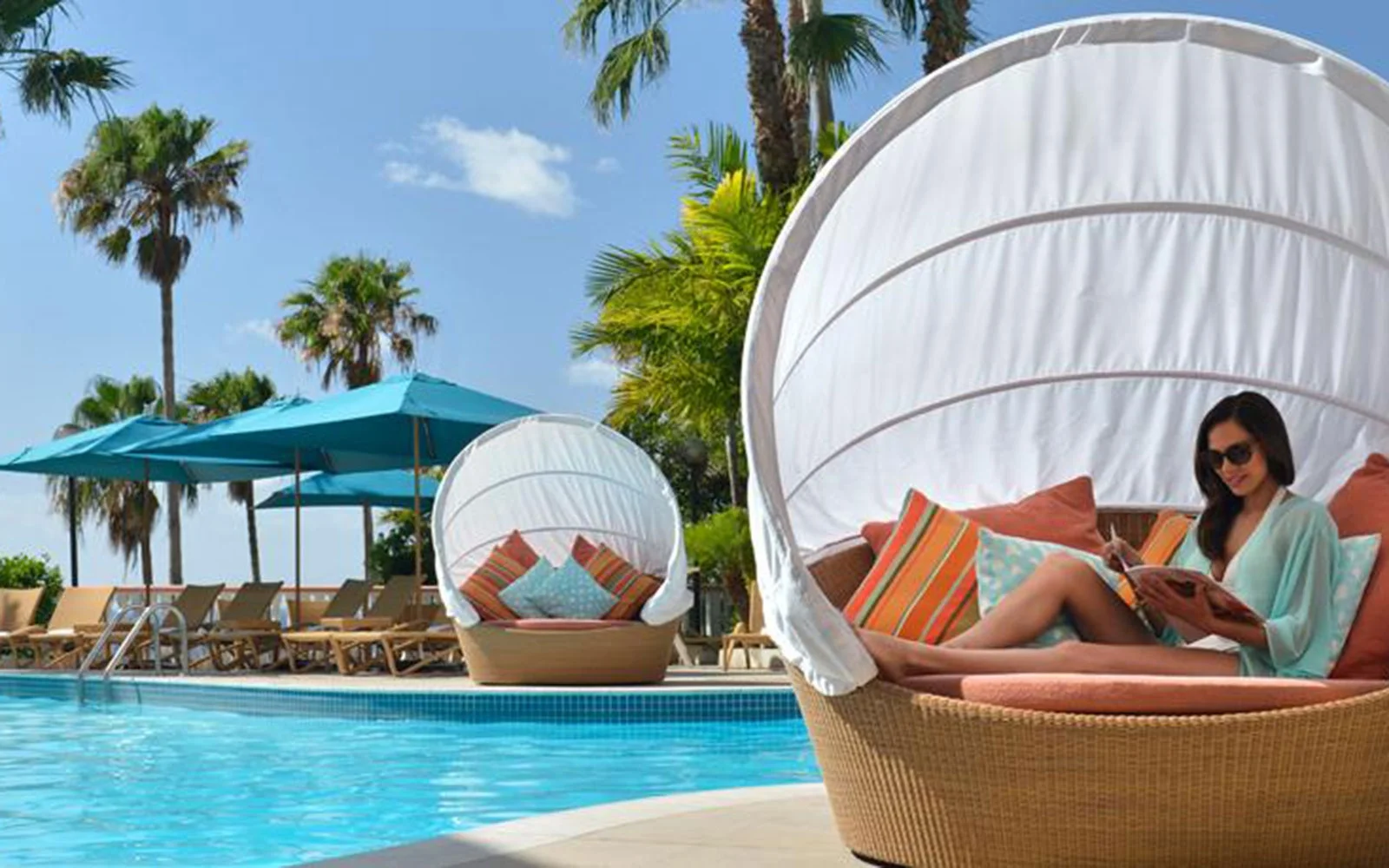 Fairmont Southampton Pool.jpg