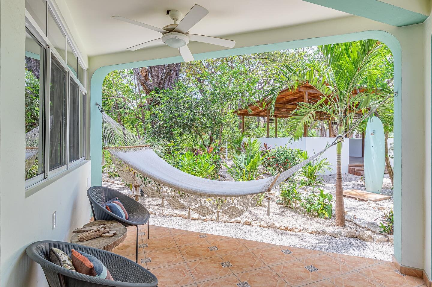 The hammock kind of life 🙌🌴🌊 
.
.
.
.
.
.
#whitepicketfence #guiones #nosara #costarica #vacationrental #holiday #relax #luxury #nature #beach #guionesbeach