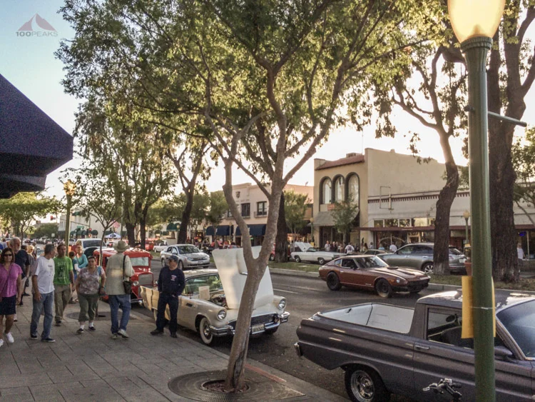 Crowds for Cruisin' Grand