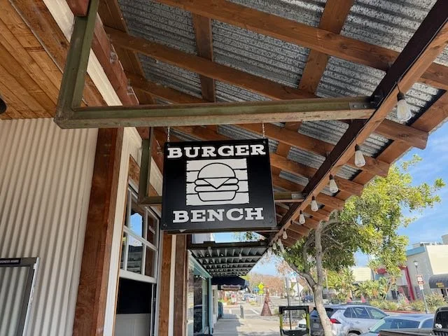 Burger Bench Vista Exterior