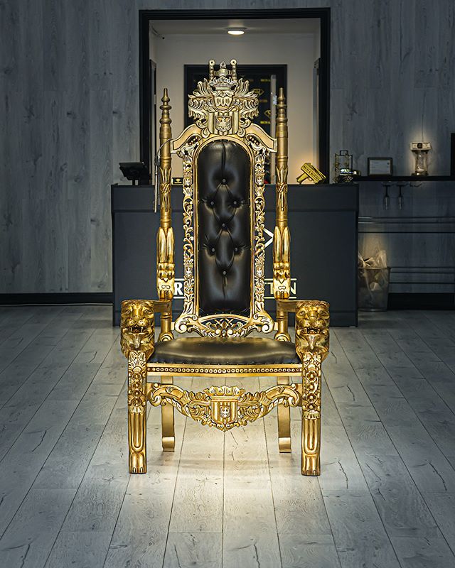 “King of the Jungle” — While in the wild, I came upon this most curious artifact of Homo sapiens’ society.  This global species seems to change its leaders so quickly that the thrones are often empty.  Note the quick checkout