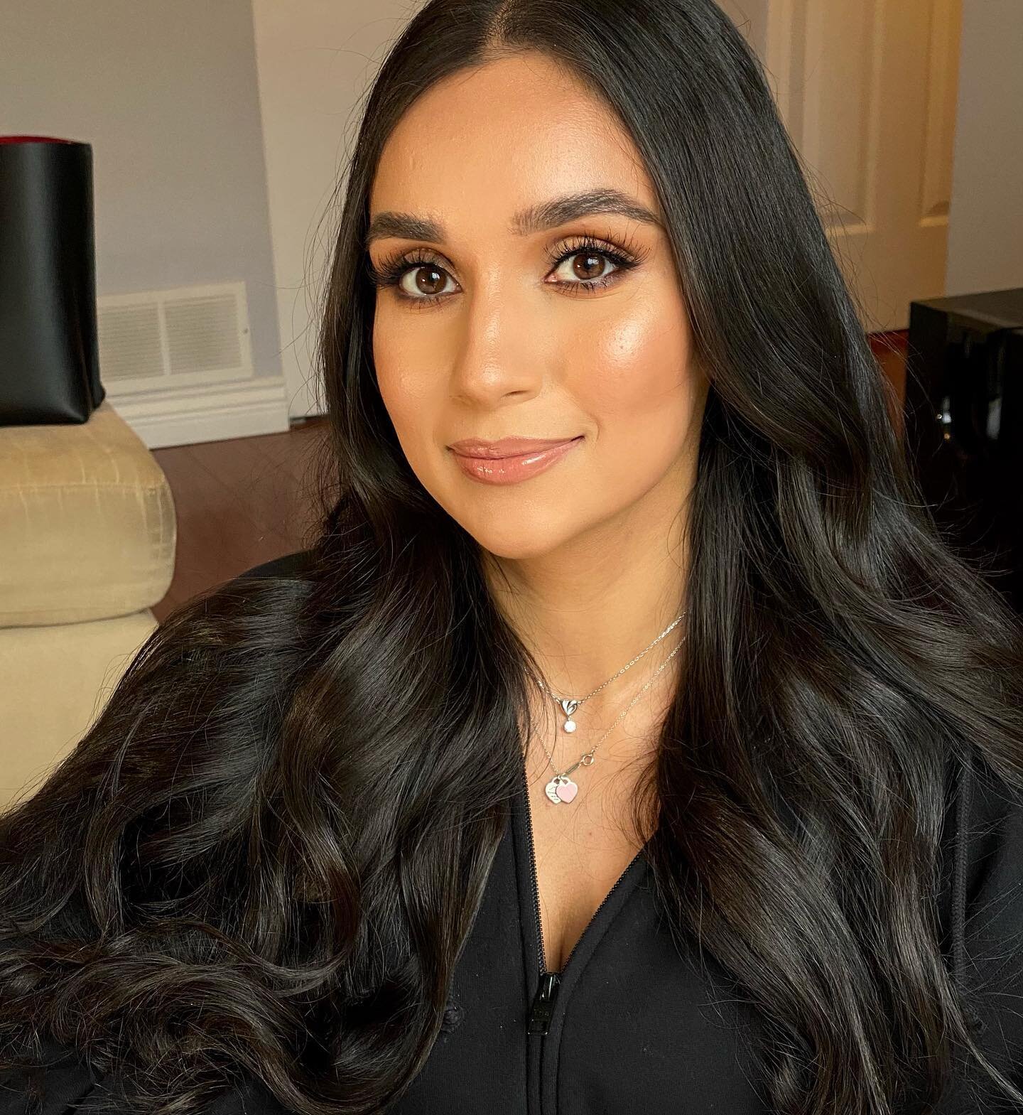 jaskiran 🤍&bull; it&rsquo;s the glow from within for me ✨

#bybavbrar

GLAM DETAILS: 
SKIN
@augustinusbader The Rich Cream
@freshbeauty Eye Cream
@summerfridays Lip Balm
@caudalie Beauty Elixir
@patmcgrathreal Skin Fetish Foundation
@narsissist Radi