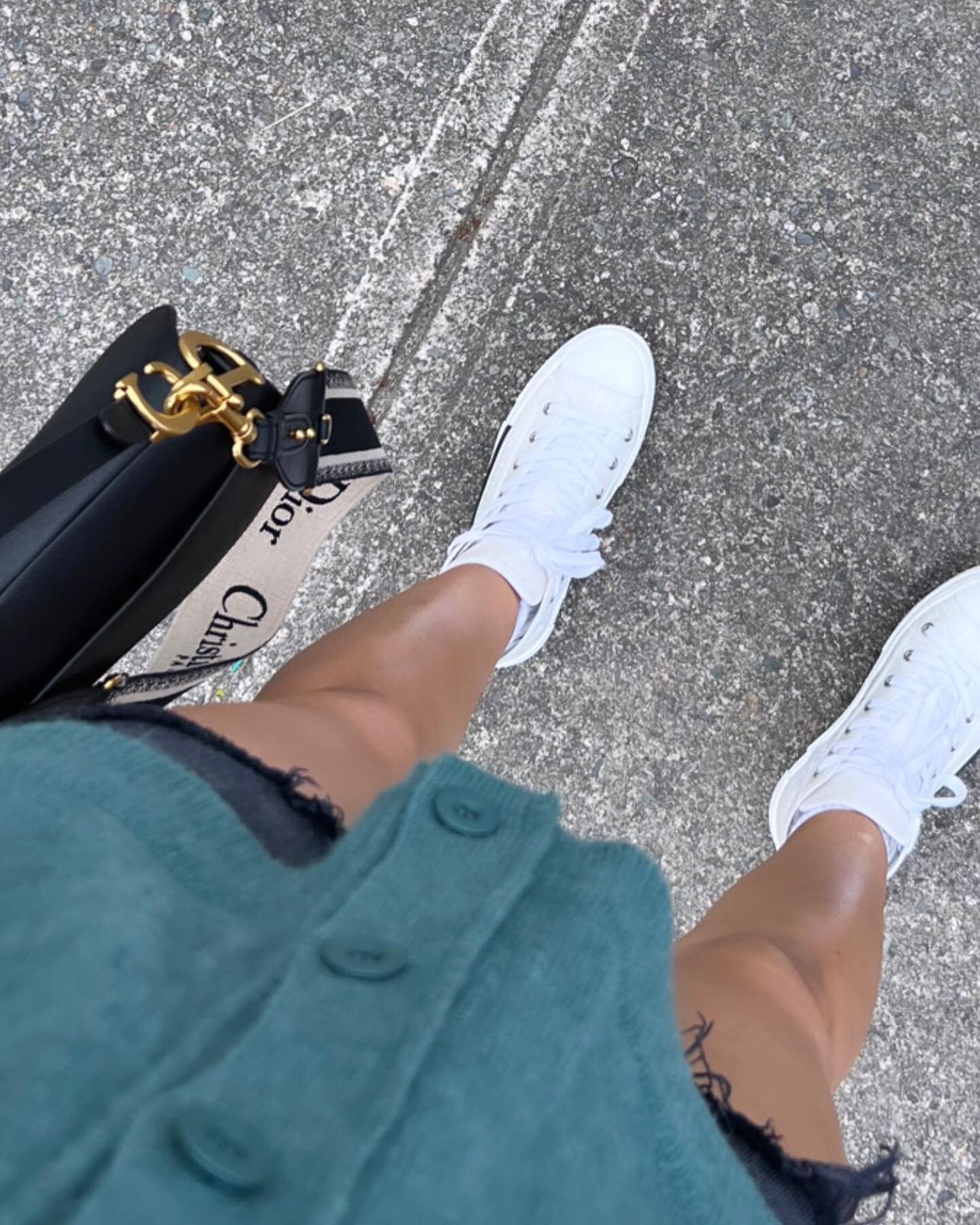 this sweater has a chokehold on me. 

sweater: @loversfriendsla @revolve 
shorts: @agolde @revolve 
sneakers &amp; bag: @dior 

#revolveambassador #revolve #loversandfriends #agolde #dior #ootd