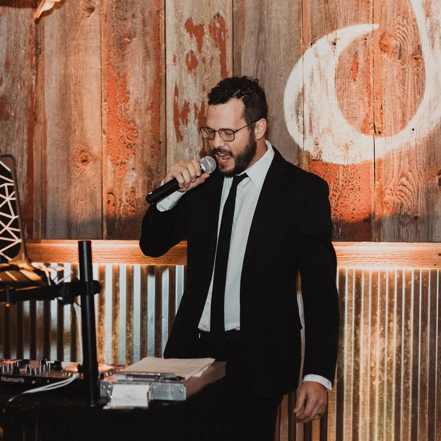 Need someone to say stuff into a mic? I&rsquo;m your guy! Number one sayer of things into a mic! 
Photo from Kirk&rsquo;s wedding last year which was an absolute blast.
Photo by @megphotographyanddesign