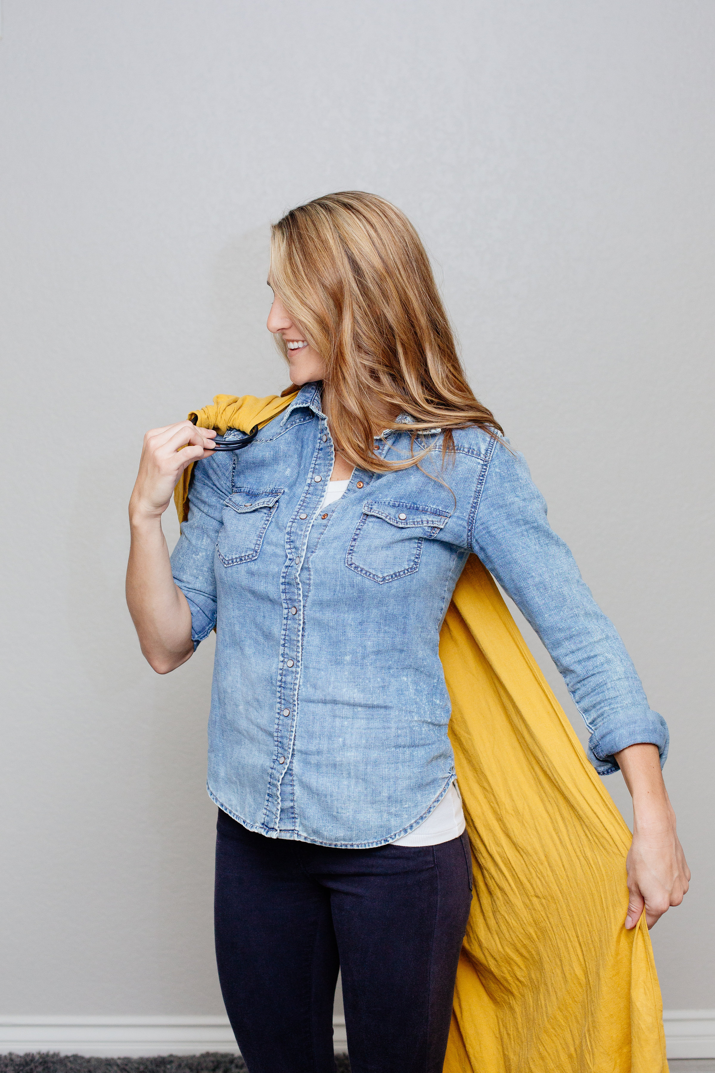 1 Start with ring on the opposite shoulder of the hip you like to carry your baby. Fabric flat against your back.