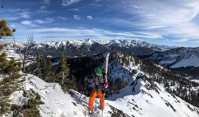 Thanks @tsudapod for first #backcountry turns of the season last weekend out near Sun Valley! .
.
.
.
@skimo_co #skiuphill #skimo #alpinism @cosmicskimo