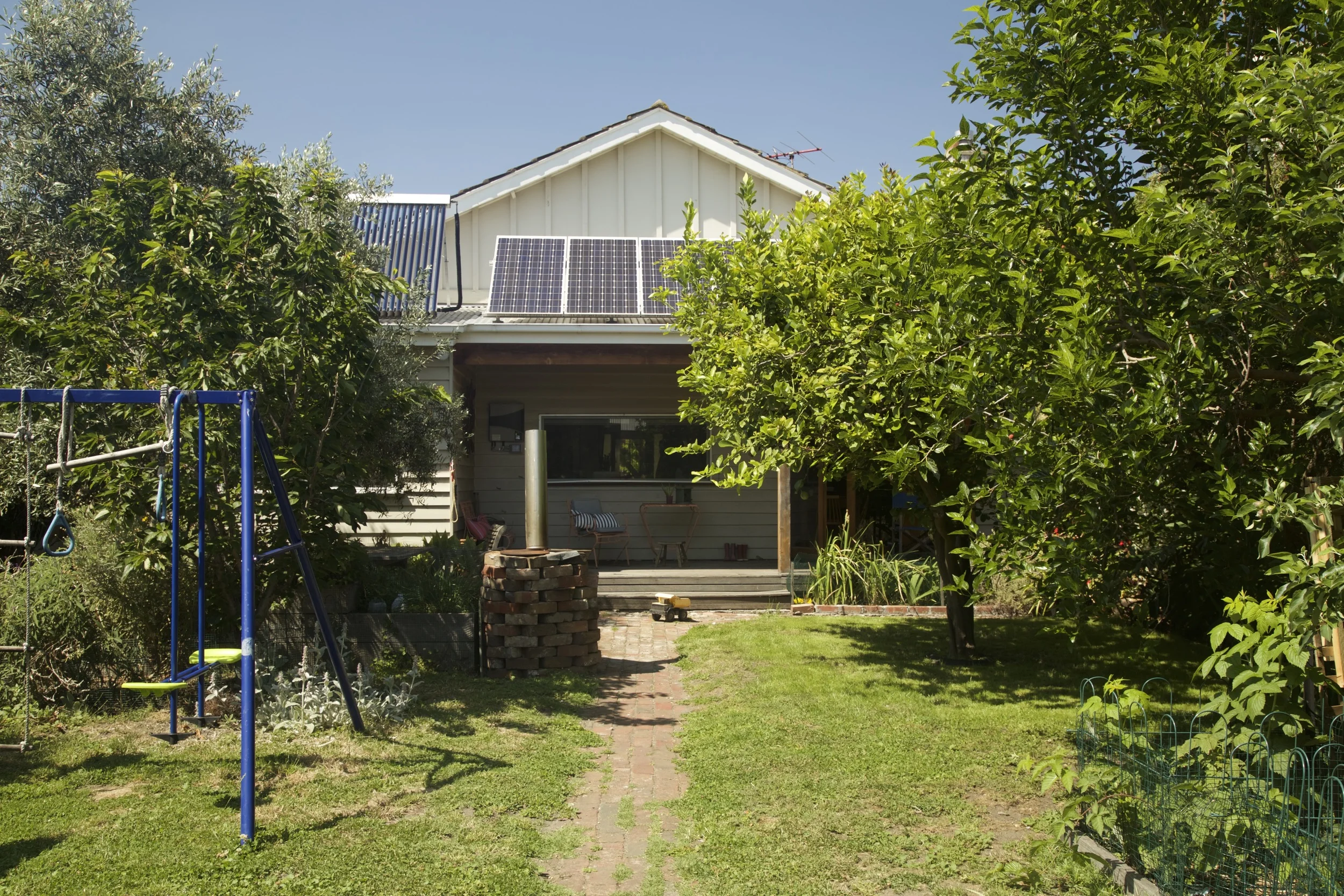 The owners of this inner north Victorian weatherboard have&nbsp;installed insulation, solar hot water, photovoltaic panels, rainwater tanks, efficient heating and ceiling fans since having a home sustainability consultation with Brave New Eco.
