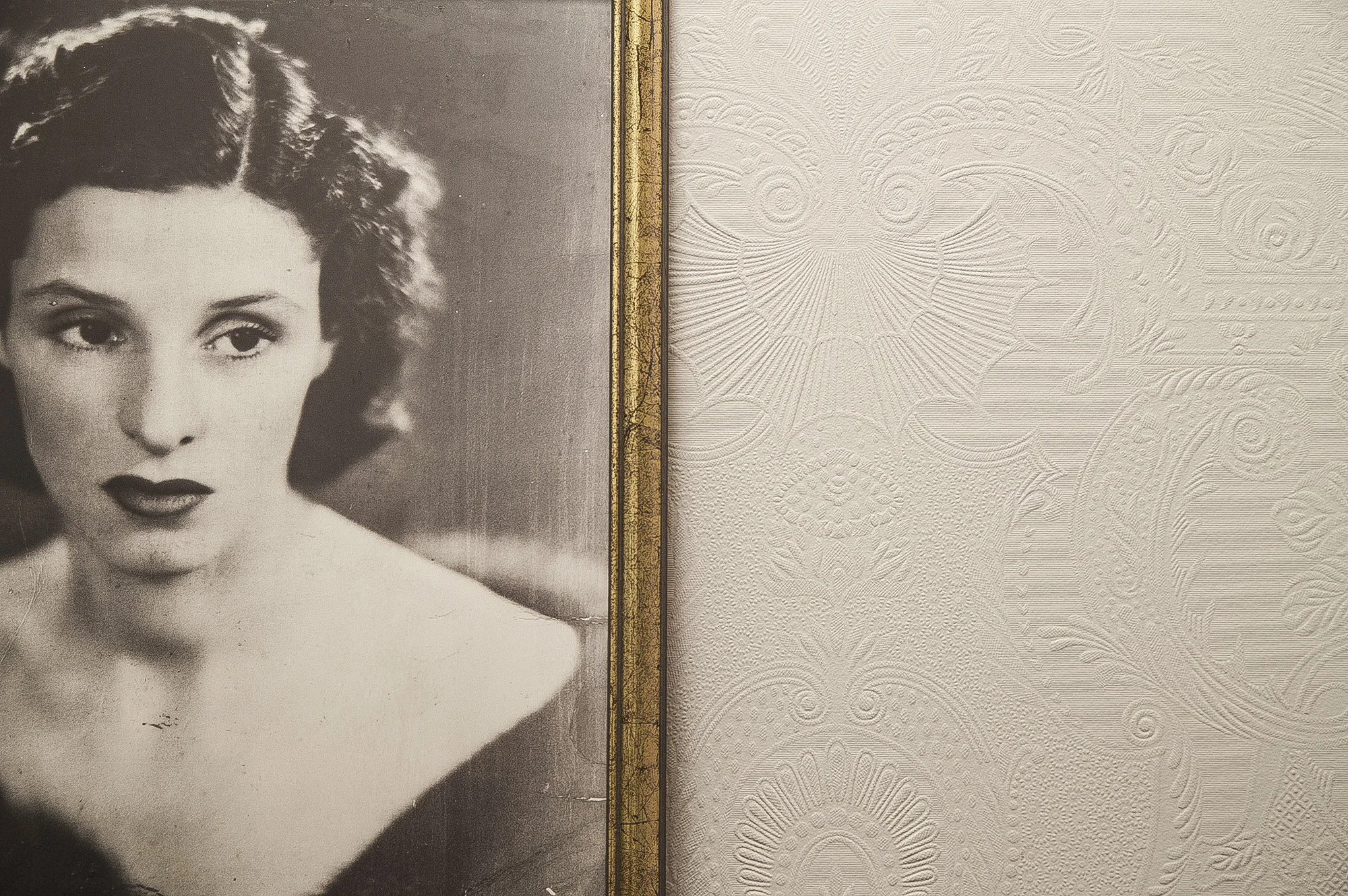 A&nbsp;tired relief wallpaper is repaired and painted over to beautifully&nbsp;preserve the textural effect.&nbsp;