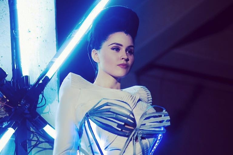 <b>Viktoria Modesta // Performance</b><br>Audio reactive real time animations