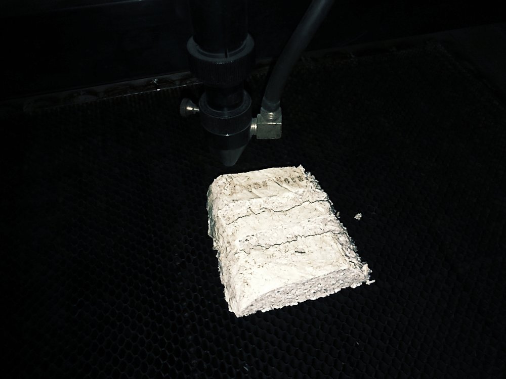 Pieter also graved lettres under the lasercutter. 