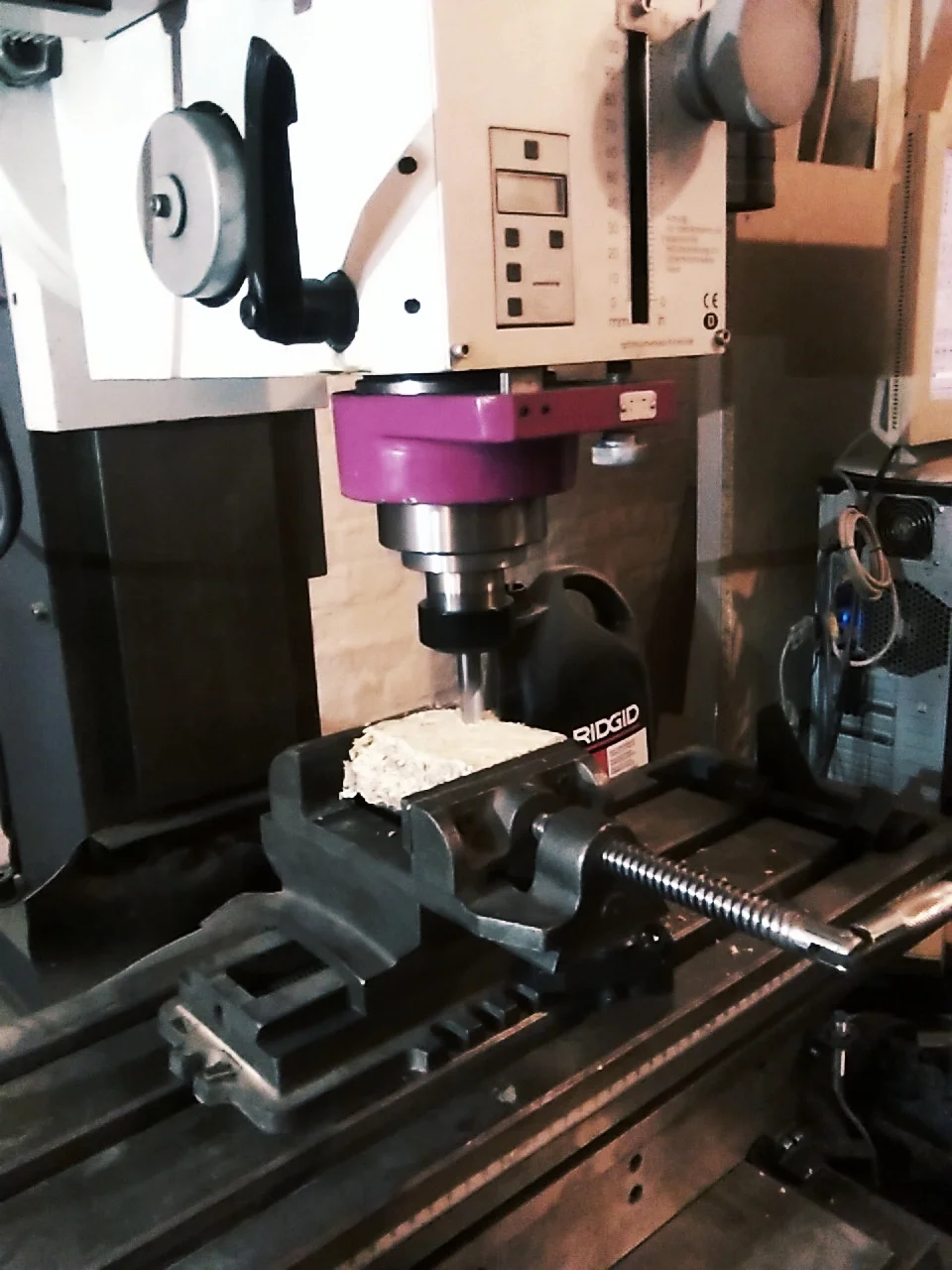 Testing the effects of the drilling machine on the cutting edge of the mycelium brick.