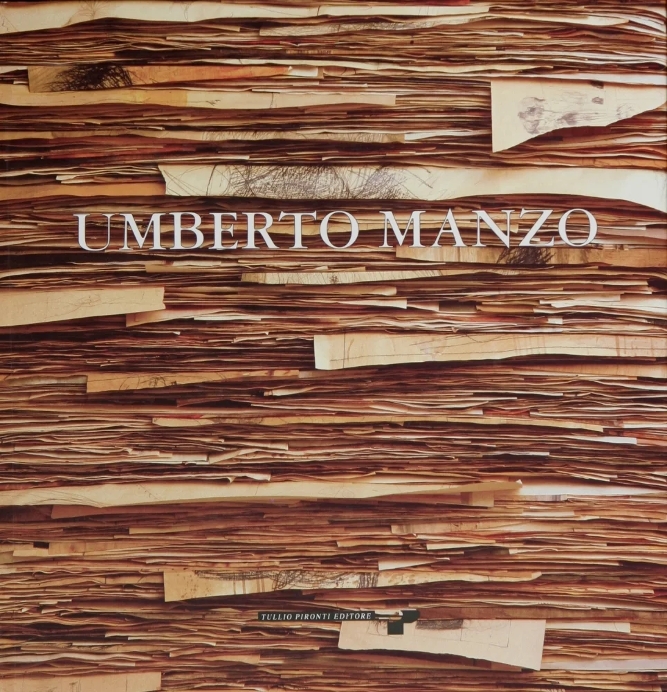   Vittoria Coen    Umberto Manzo&nbsp;    Un orizzonte metafisico    Per Manzo la seduzione della classicità è stato un fatto del tutto naturale. Ne è stato toccato e permeato senza servirsene come di un espediente e senza servirla acriticamente. Man