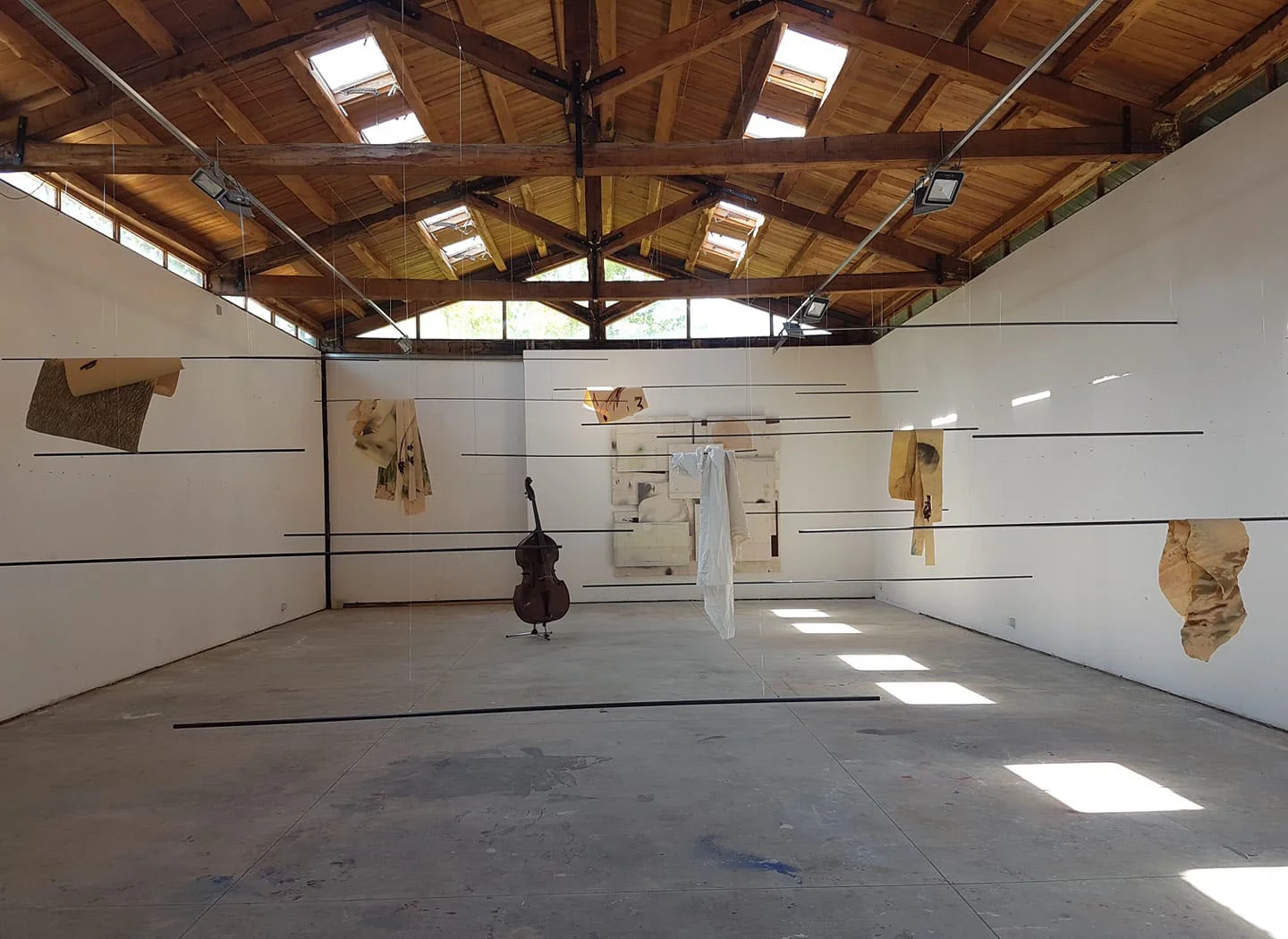Installazione per la rassegna , Via Varco segni e suoni, con una performance ed improvvisazioni sonore di Maurizio Chiantone. Studio Umberto Manzo Rotondi, Aprile 2019