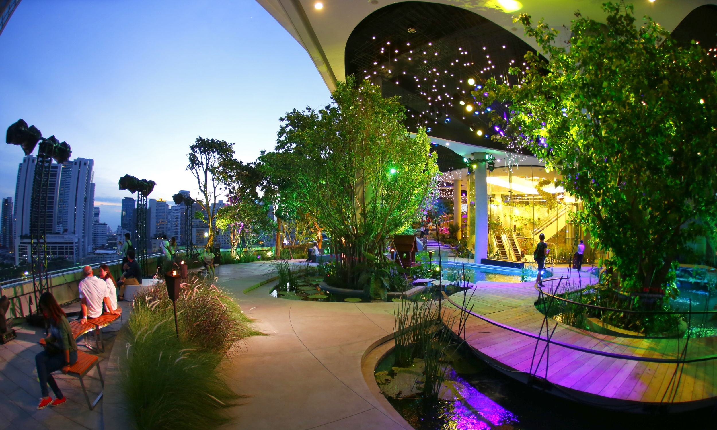 Front of the Emporium Shopping Mall in Bangkok. it Opened in 1997, Owned  and Operated by the Mall Group, Who Also Operate the EmQu Editorial Image -  Image of decoration, highrise: 119608955