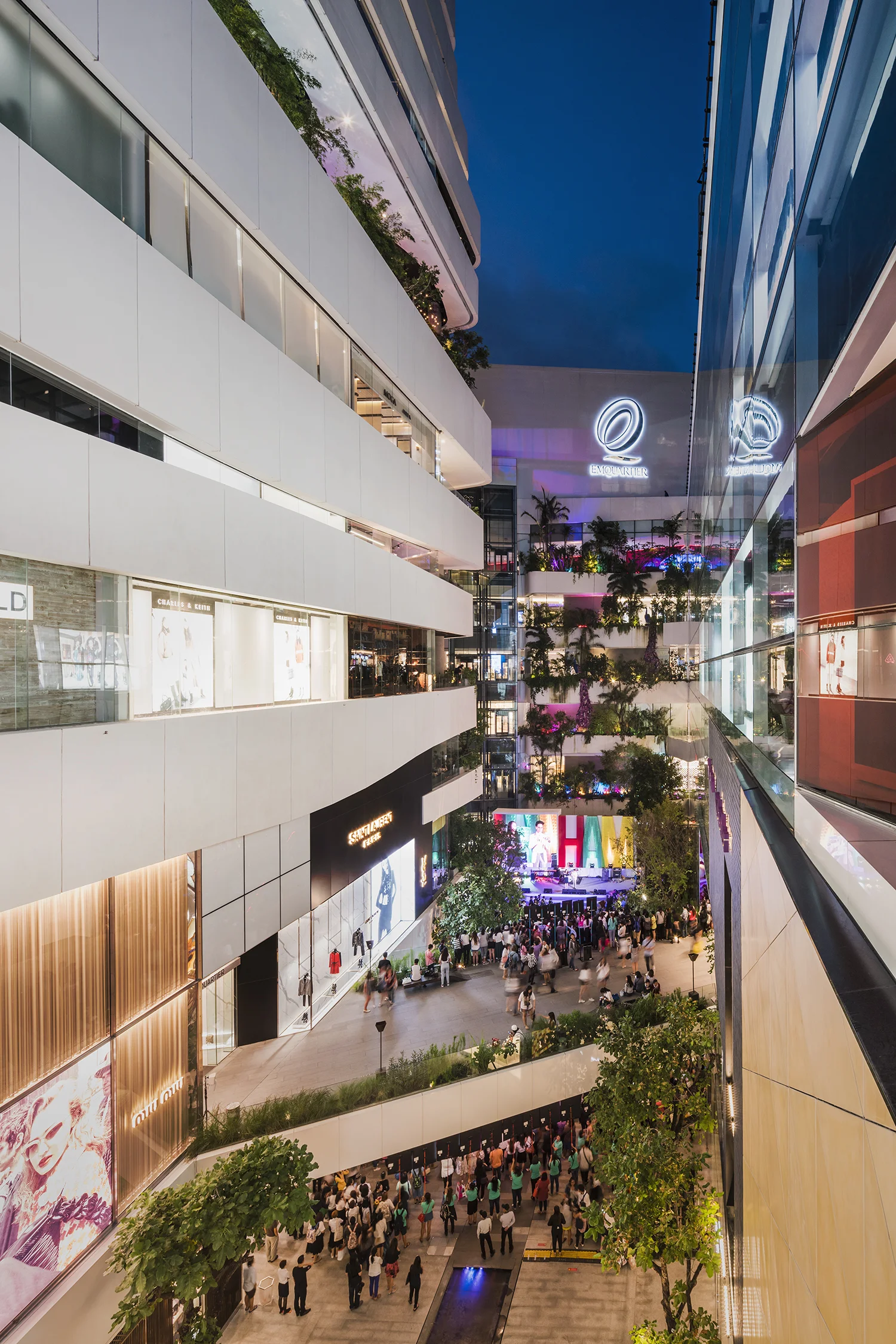 EMQ_Courtyard_ (5).jpg