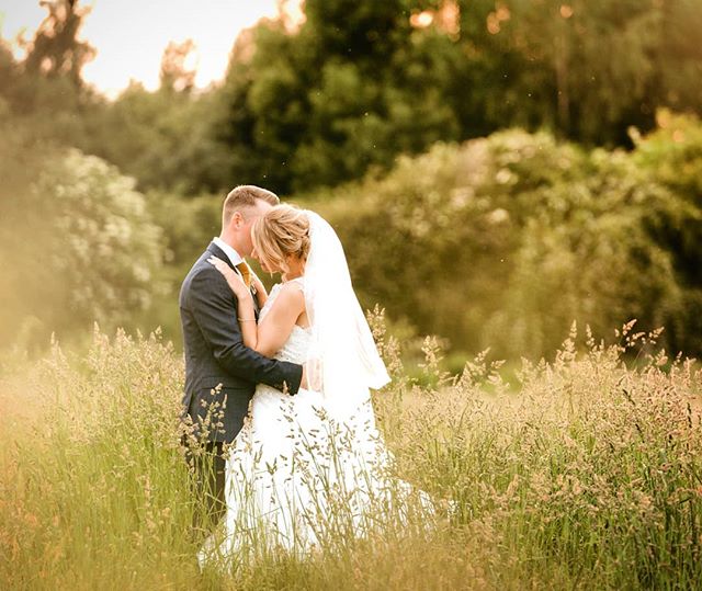 I love being a wedding photographer, capturing moments like this 😍👌 #wedding #weddingphotographercornwall #cornwallphotographer #cornwallweddingphotographer #cornwall #southwest #devon #devonweddingphotography #weddingdayready #rockmywedding #boho 