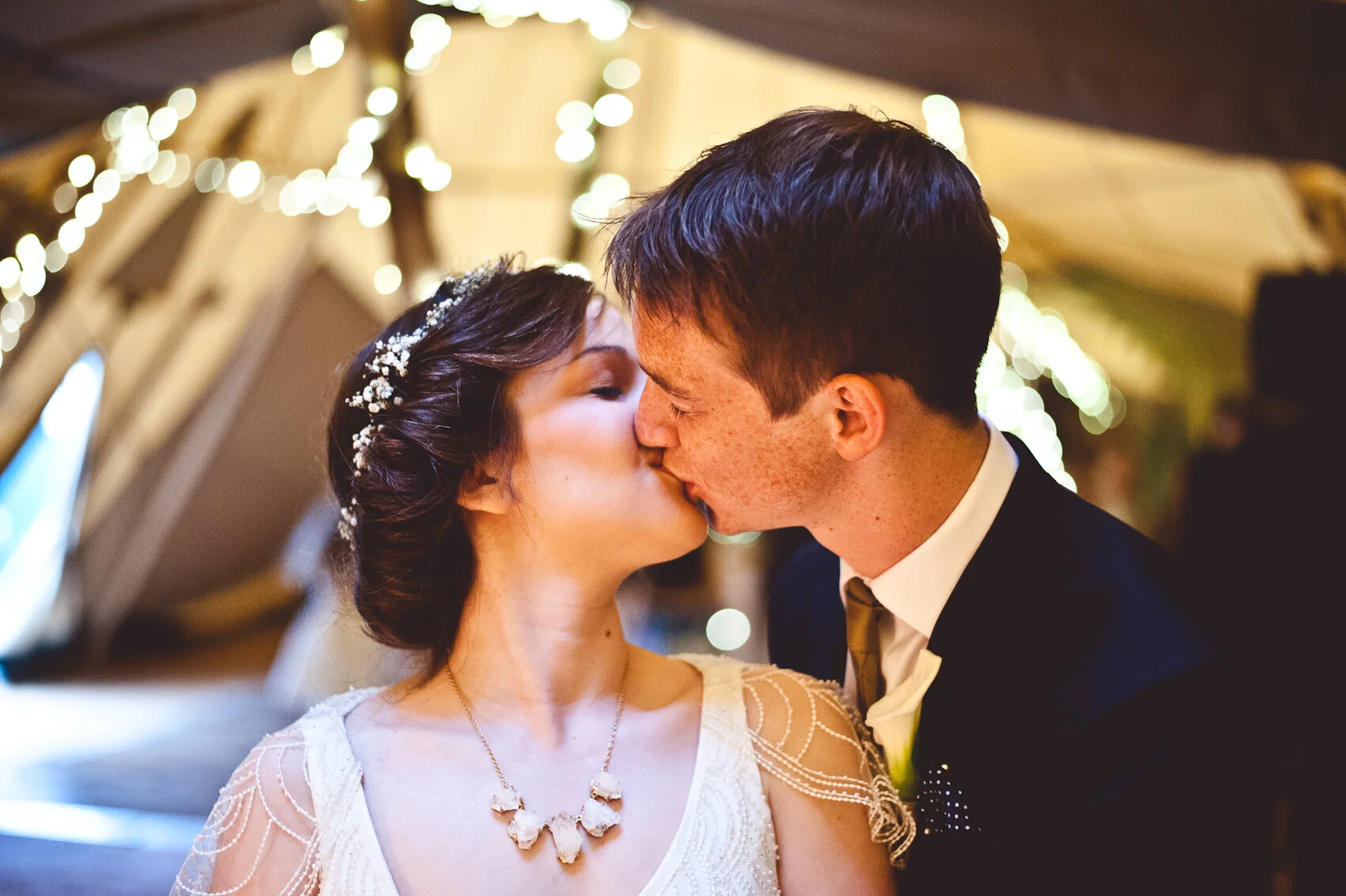 Roman & Claudia wedding kiss