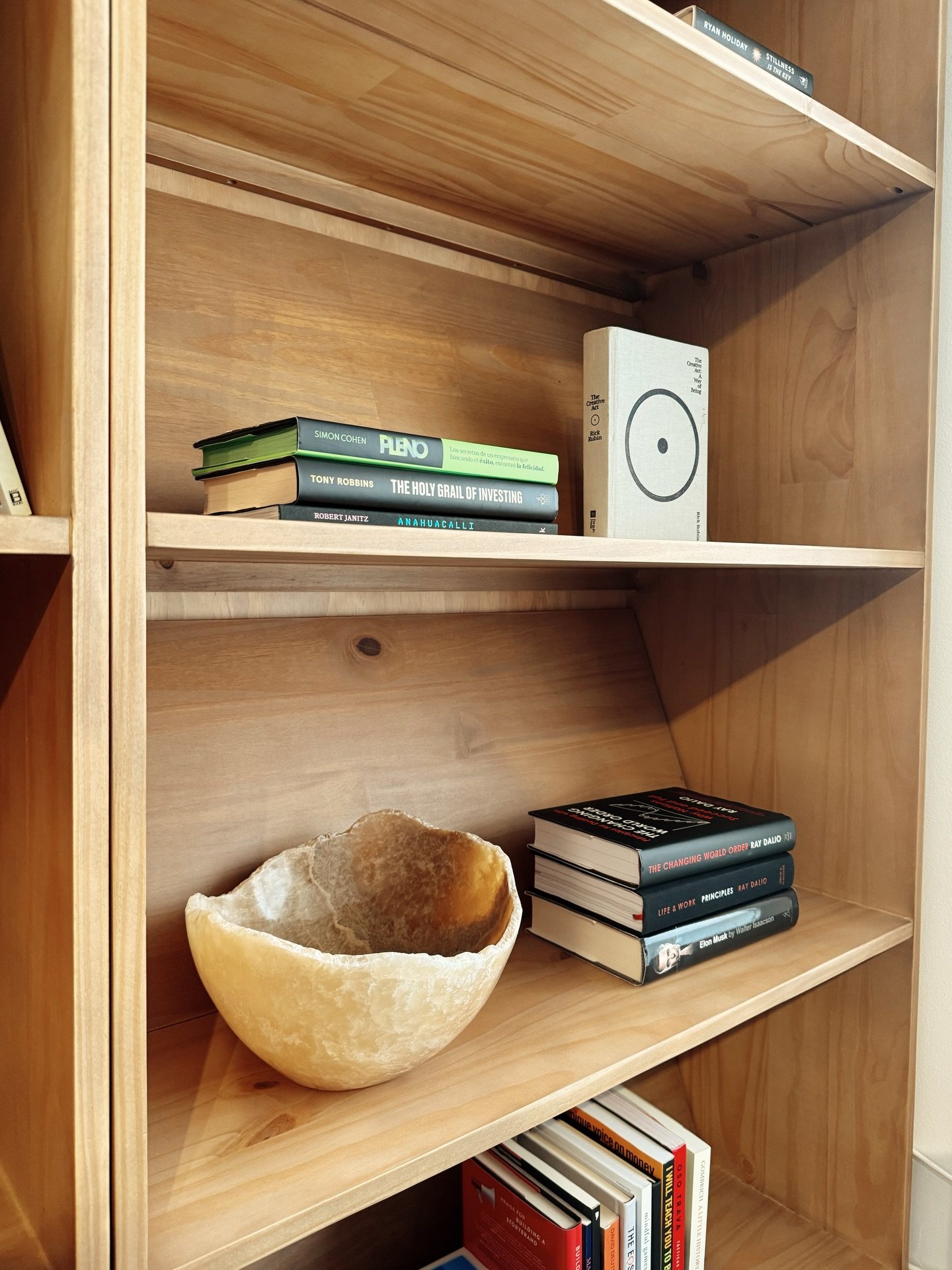 I N  P R O G R E S S
.
.
.
Podcast Set for:
@javiermorodo @revoluciondelariqueza 
.
The goal was to create a warm and inviting set for this podcast, where the host would be surrounded by their books and personal objects. We worked with wood and a pal