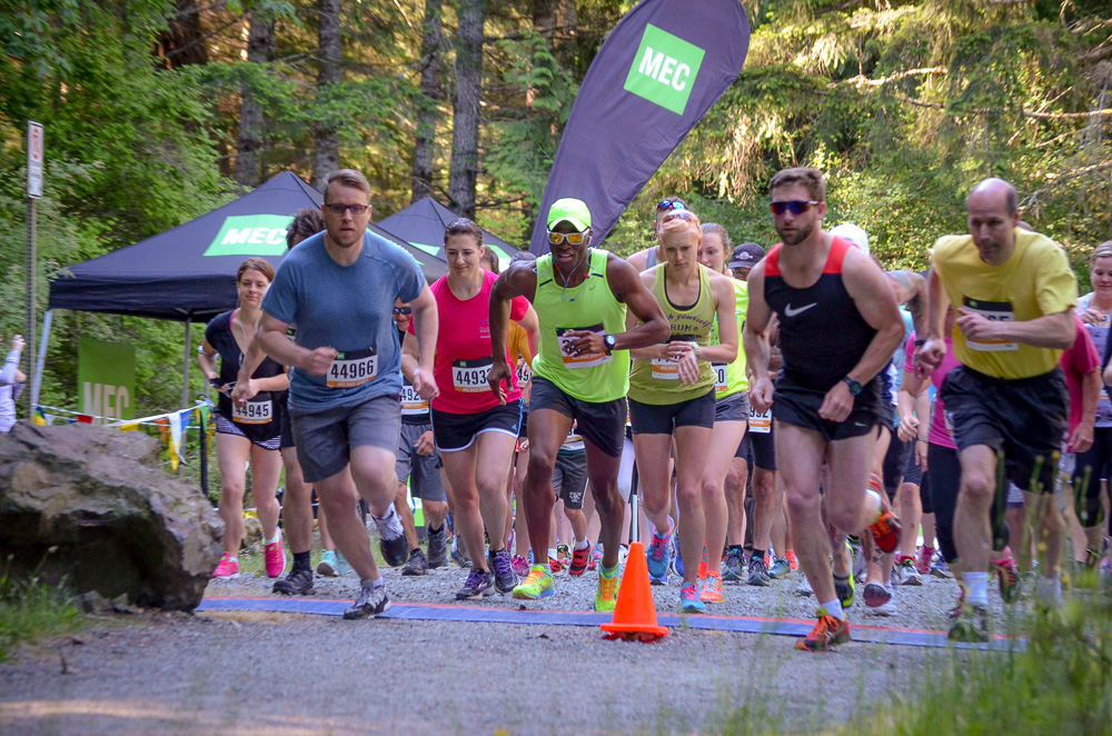  Amanda (center female in green singlet) racing the MEC Tape Breaker 5km - June 2015 