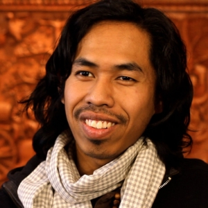 Johnny Yoeun is a son to a Cambodian refugee who escaped a war-torn country to settle in the United States. Upon arriving in Chicago in the early 1980s with nothing but the clothes on their back, his family faced new challenges as they thrived to adapt to a society that was unfamiliar to them. Due to living in low-income housing and a poverty-stricken neighborhood, his parent struggled to make ends meet, leaving him and his sibling unattended most of his childhood. Without any guidance, Johnny was caught up in gang activities and went out to live a life of destruction to society and himself. After the loss of many close friends, he was given the chance to leave the gang lifestyle and start anew. At the age of 17 Johnny began volunteering at local community organizations and soon found his passion in healing and educating people. He went on to work for the Chinese Mutual Aid Association, Multi-Cultural Youth Project, and the Cambodian Association of IL. As he attended Columbia College of Chicago he participated in many student organization, sharing the organizing and leadership skills he developed throughout past experiences. Currently a Board of Director Member of the Cambodian Association and Director of Midwest Asian Hip Hop, he continues to serve the community by volunteering, organizing cultural events, and hosting educational workshops. As a fellow for the "Cities of Peace" program, Johnny hopes to contribute by sharing ties to his roots as a Cambodian descent and discipline in organizing for the community.