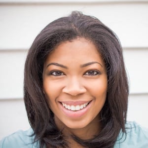 QUENNA LEN É Quenna Lené Barrett serves as Education Programs Manager for the University of Chicago’s Arts + Public Life, managing and supporting arts programs for teens in underserved communities on Chicago’s South Side. Quenna received her BFA from NYU Tisch Drama (‘11) and her MA in Applied Theatre from the University of Southern California (‘13). She is a teaching artist, cultural fieldworker, organizer with the Black Youth Project 100 and the #LetUsBreathe Collective, working actress, and Theatre of the Oppressed (TO) practitioner blending TO techniques with acting skills to give teens voice and space to rehearse, tell, and change the stories of their lives.
