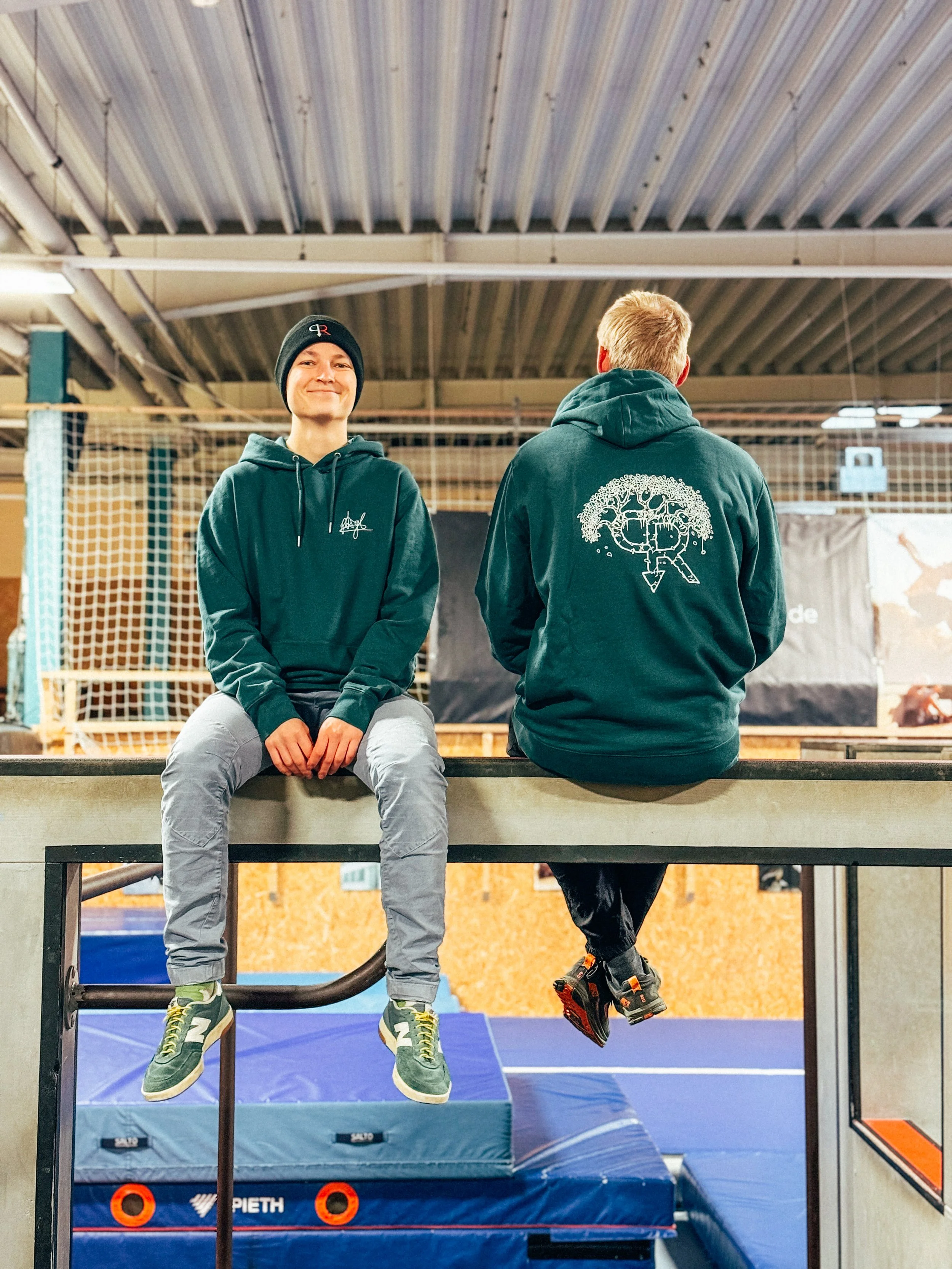 Neue Hoodies und Schweißbänder mit Weihnachtsrabatt 🎄