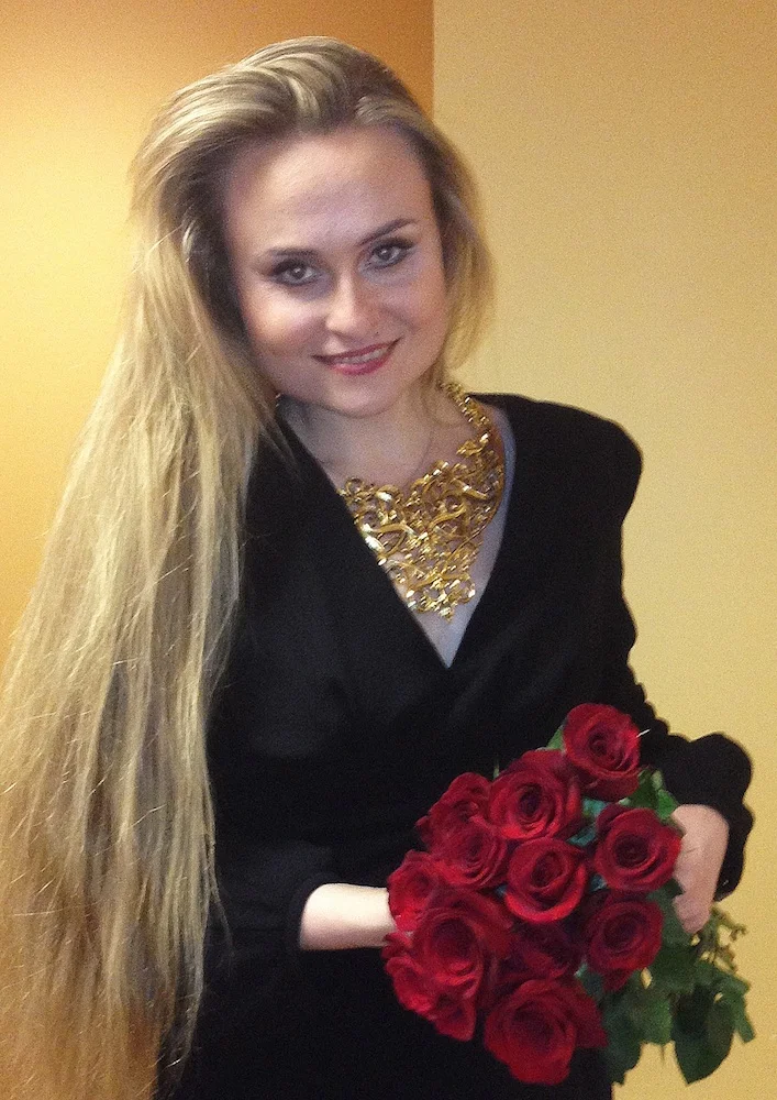 Marina Poplavskaya in Barrera gold necklace