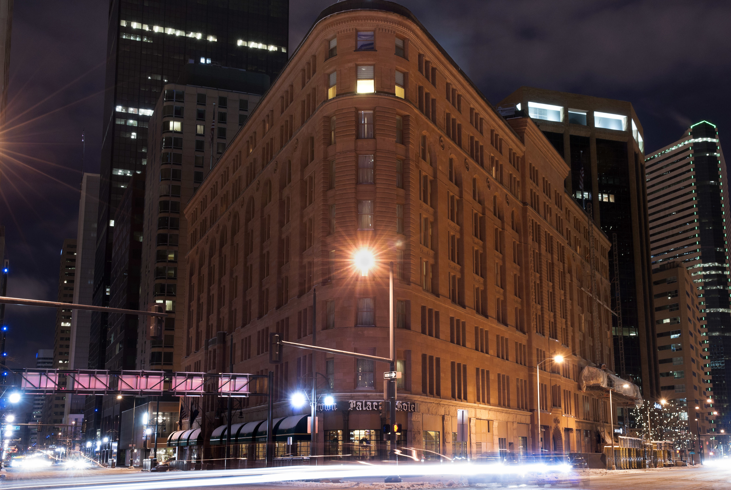 Built in 1892 from sandstone and red granite, and designed by Frank E. Edbrooke, Denver's Brown Palace Hotel is one of the city's best known landmarks.