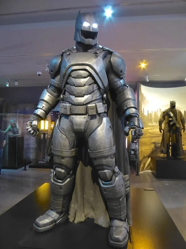 Batman v Superman armoured batsuit.jpg