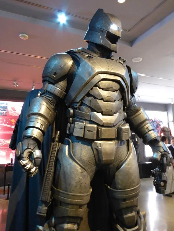 armoured batsuit Batman v Superman.jpg