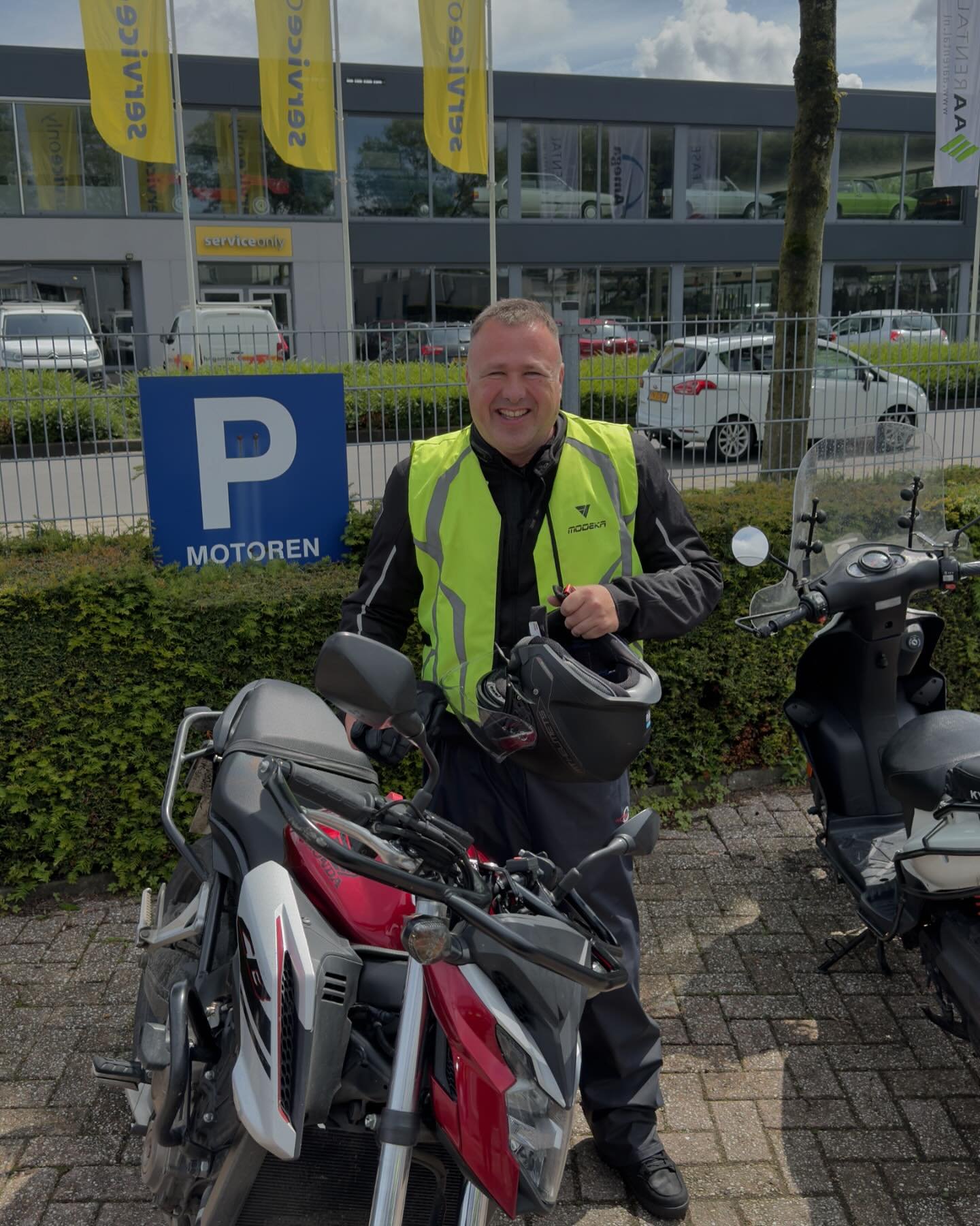 @markvdgracht gefeliciteerd met #motorrijbewijs. Gelukkig hoef ik geen Mark knipper meer te roepen door de porto🤣. Tijdens het examen ook keurig gedaan.