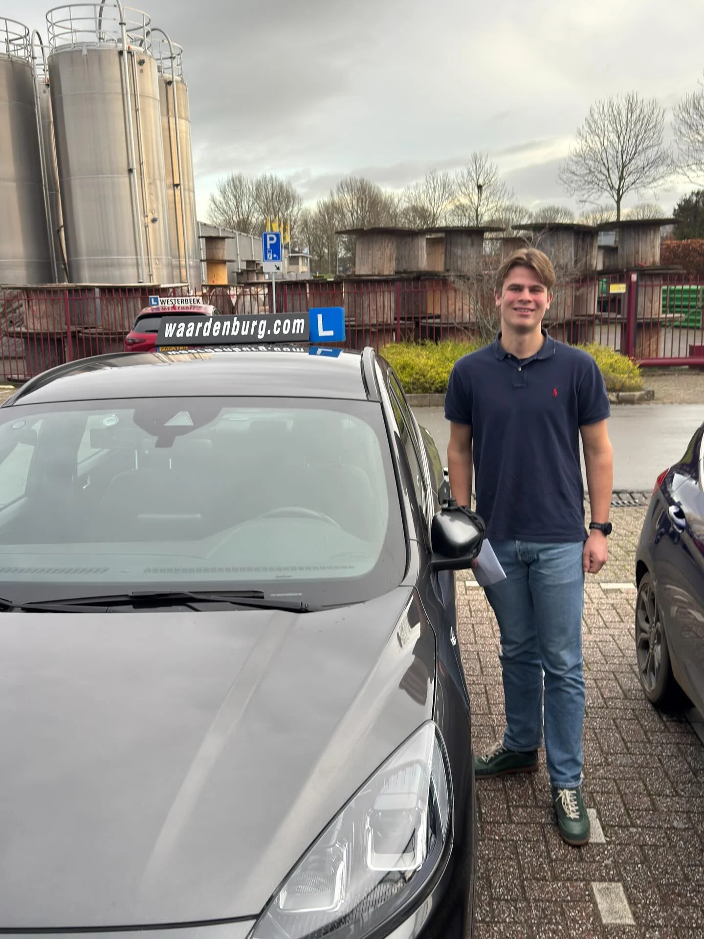 @daan.vholten gefeliciteerd met je rijbewijs. Keurig alles in 1 x afgerond 👍🏻. Veel veilige kilometers toegewenst. #rijbewijs @cbrnl