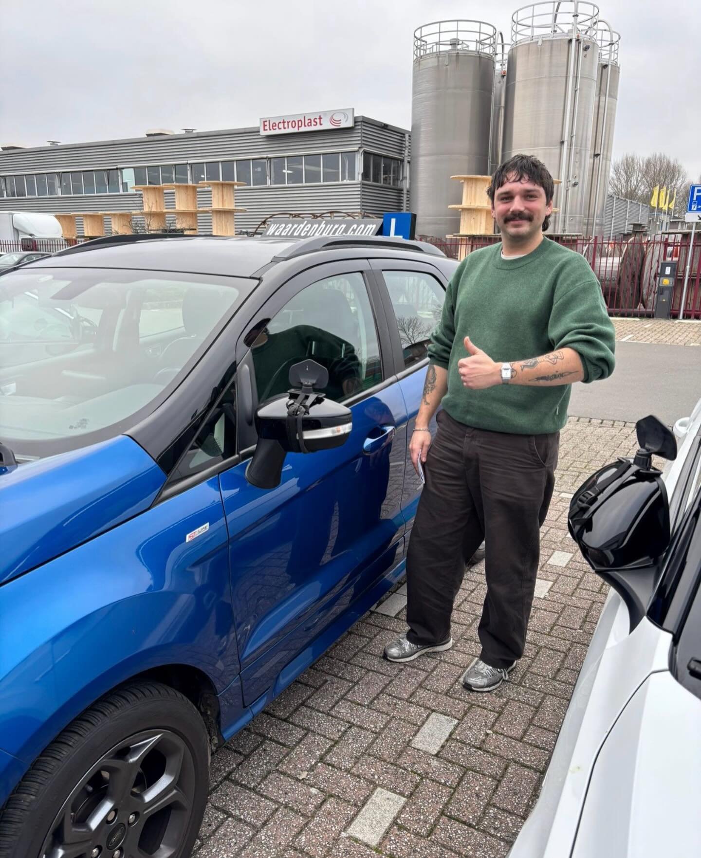 Jakko Groeneweg in &eacute;&eacute;n keer geslaagd! Goed gedaan en hartelijk gefeliciteerd. Veel plezier met je rijbewijs. @cbrnl