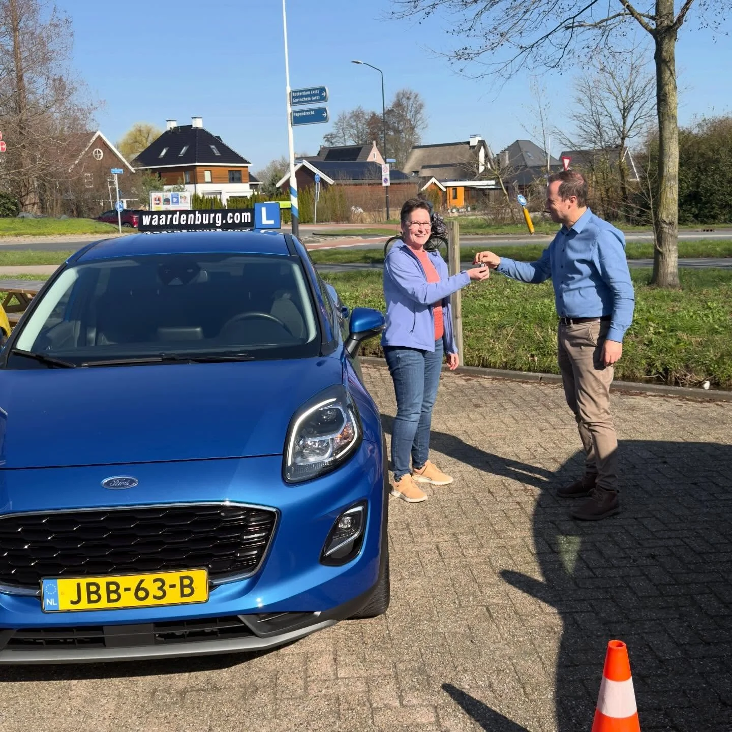 Nieuwe lesauto! 🔑🚗
Saskia is helemaal klaar voor de rijlessen, veilige kilometers en natuurlijk de mooiste woorden die een instructeur kan zeggen:
&ldquo;Gefeliciteerd, je bent geslaagd!&rdquo; 🎉 @fordwensveen @peterclaassen.peheja
