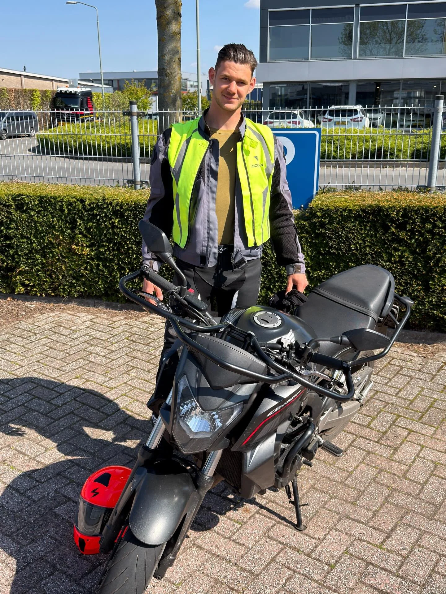 Ook Jarno mag nu met dit mooie weer alleen op pad met de motor. Gefeliciteerd en veel veilige kilometers toegewenst 😎💪🏼. @cbrnl
