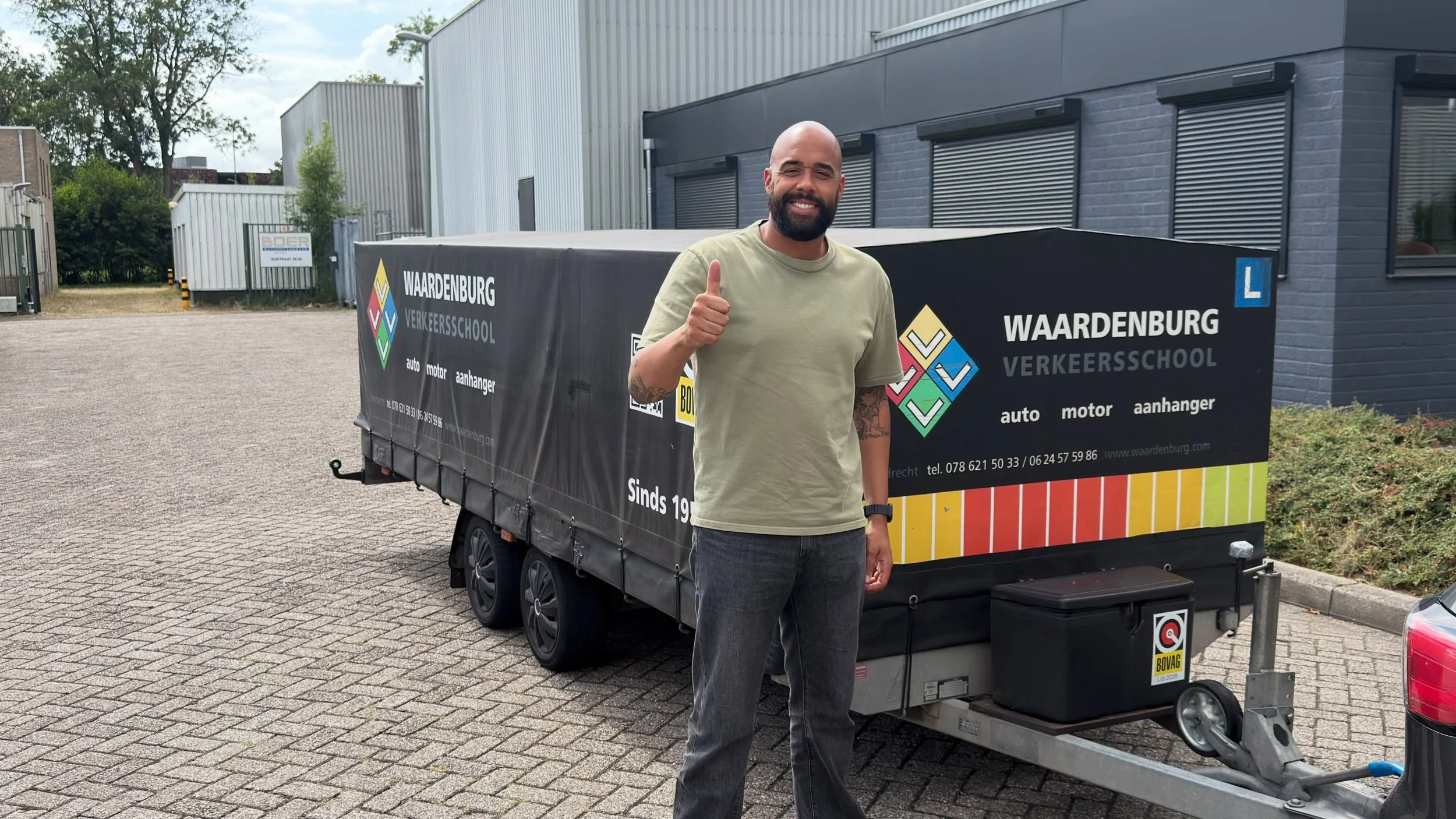 Wesley met de complimenten van de examinator kunnen wij jou ook feliciteren met het behalen van je aanhangwagen rijbewijs. Fijne vakantie met de caravan 😎🎼.