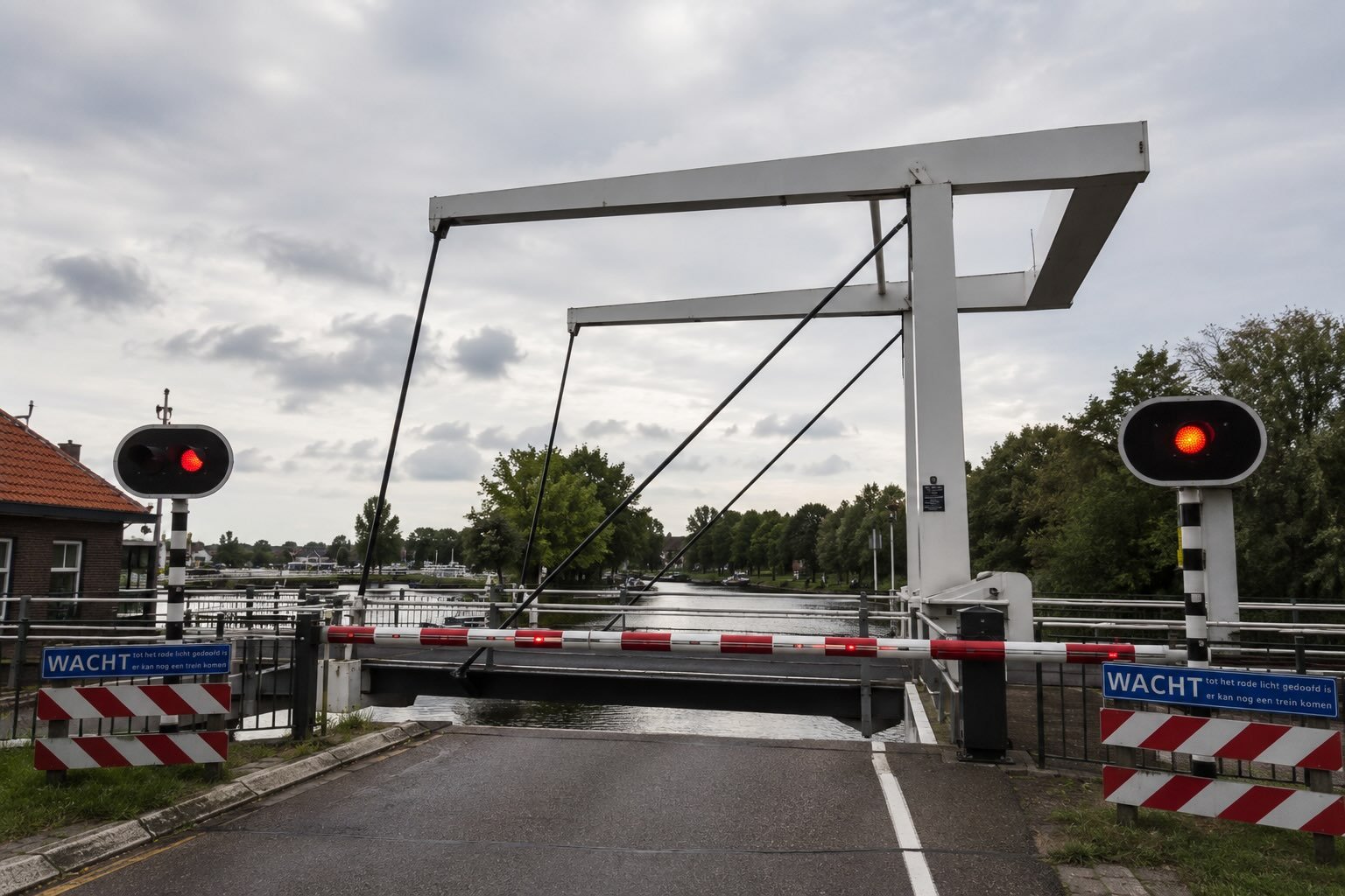 **N3 dicht? Rij slim en plan vooruit**

De afsluiting van de Papendrechtsebrug in de N3 zorgt de komende maanden voor extra drukte in en rond Dordrecht. Houd rekening met langere reistijden en vertrek op tijd als je een rijles of praktijkexamen hebt.