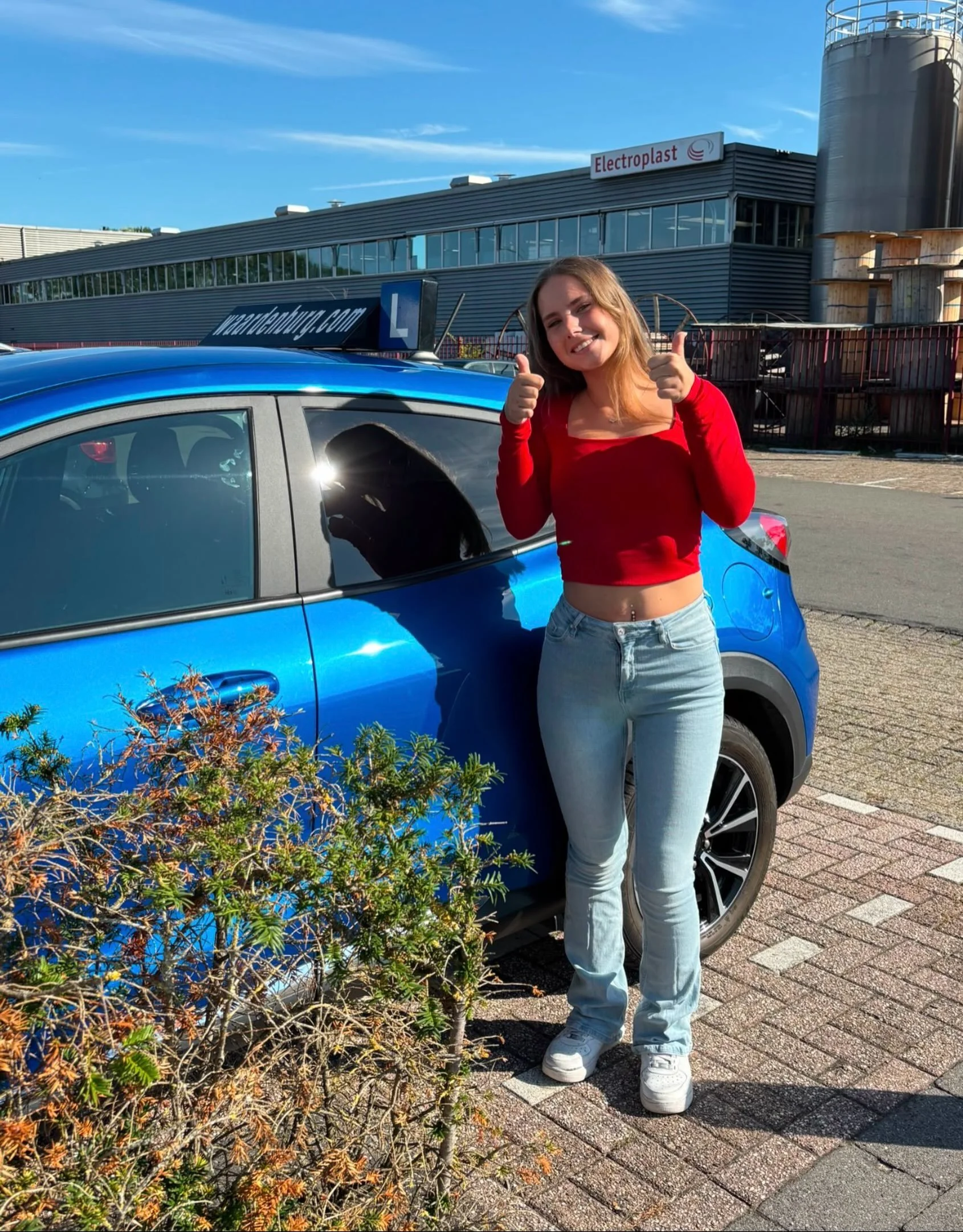 Kaily Hulters in &eacute;&eacute;n keer geslaagd. Hartelijk gefeliciteerd. Lekker je rijbewijs ophalen en dan met vakantie. Jouw zomer kan niet meer stuk. @cbrnl @kailyhulters