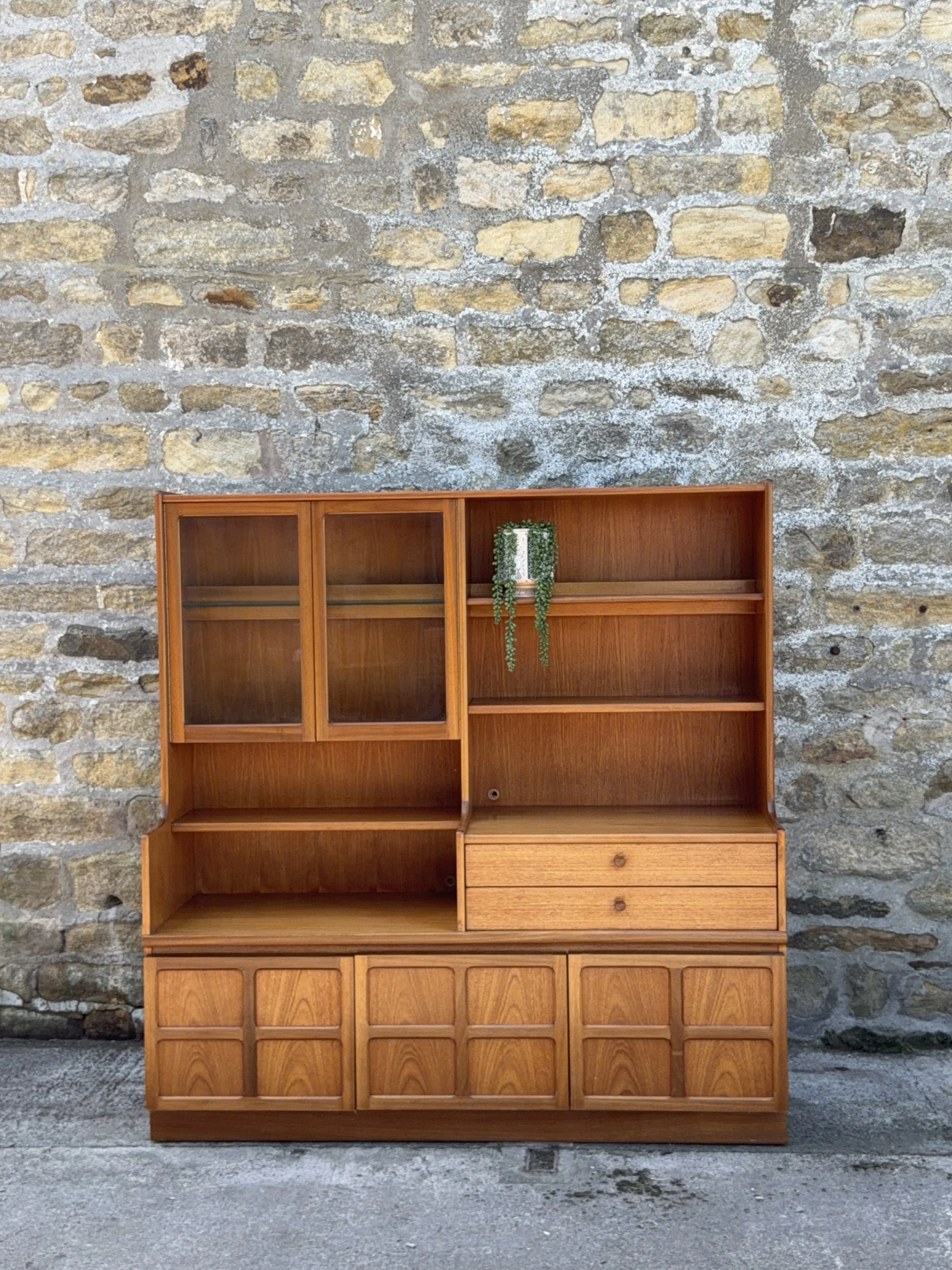 Mid-Century Modern Living: Styling 20th Century Furniture