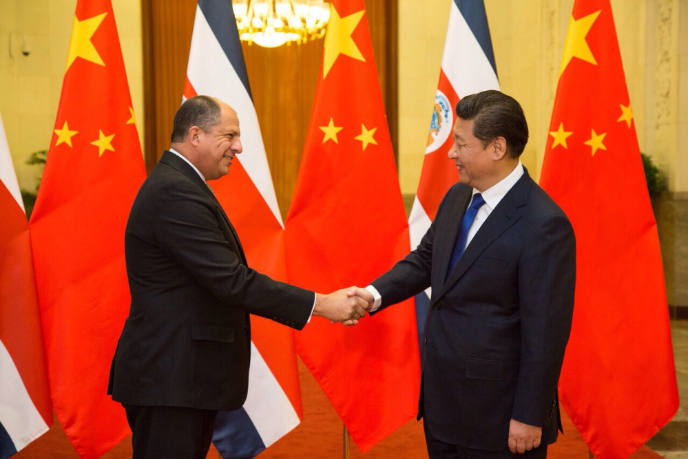Image by Casa Presidencial, via the Tico Times , 6 Jan. 2015
