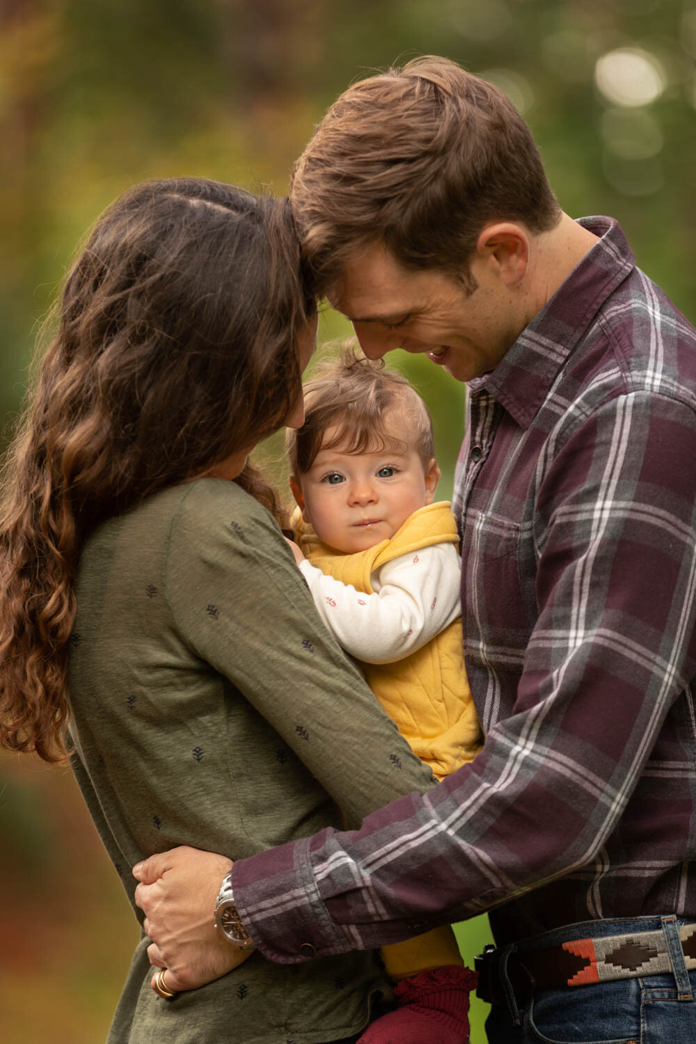 family photographer reading autumnal mum and dad with baby