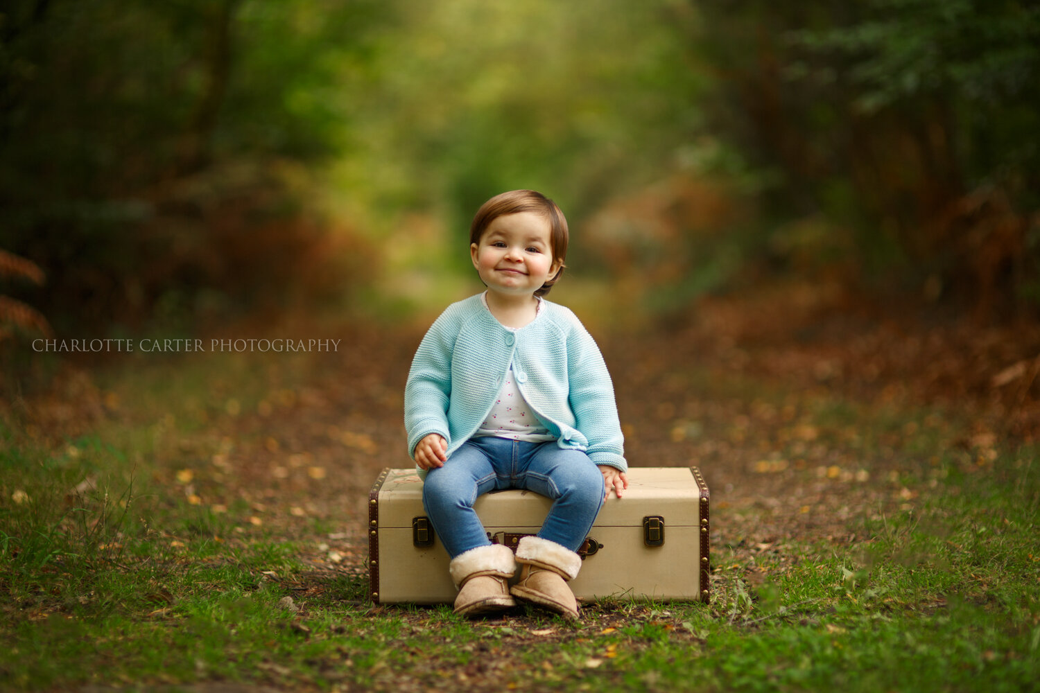 berkshire family photographer young child sitting on box